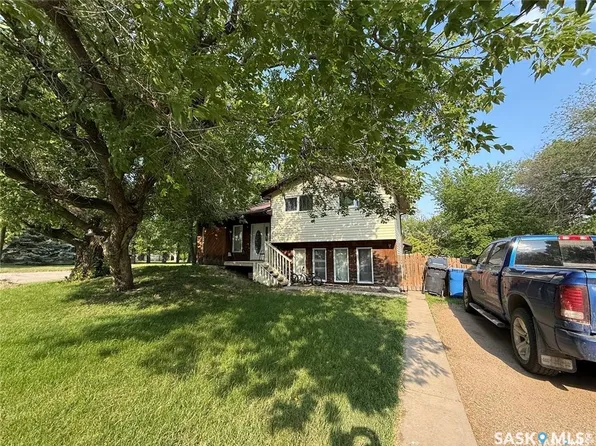 201 3rd Street W, Carnduff, SK S0C 0S0
