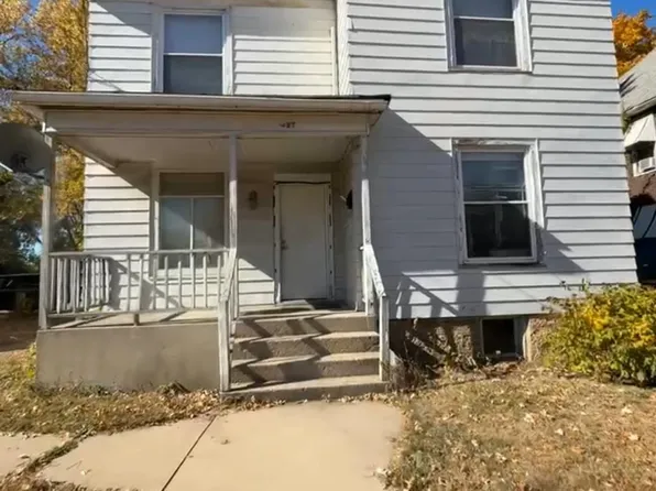 907 11th St, Rockford, IL 61104