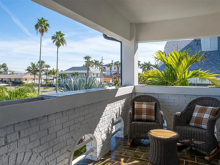 2710 Hibiscus Dr W — Photo 2