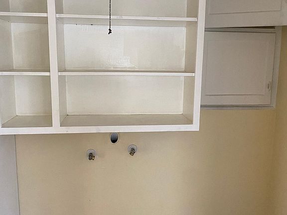 4th image of 6043 Arlington Ave