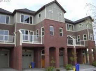 851 N Harbour Dr, Portland, OR 97217