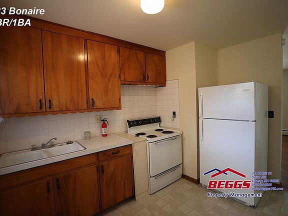 3rd image of 233 Bonaire St