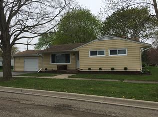 906 4th St, Harvard, IL 60033