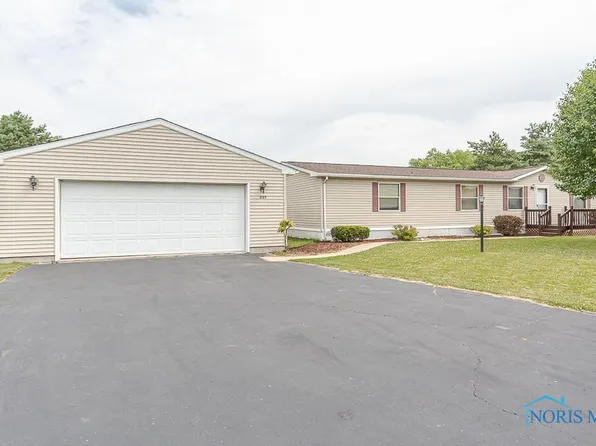 2125 Pear Tree Ln, Delta, OH 43515
