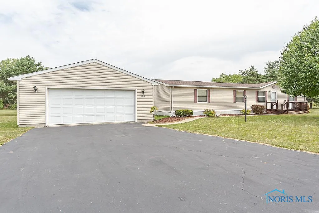 2125 Pear Tree Ln photo 1