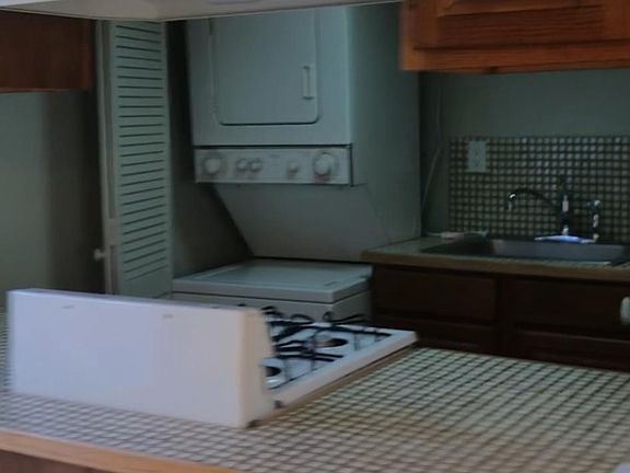 Kitchen / laundry