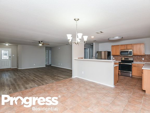 5th image of 4829 Trail Hollow Dr