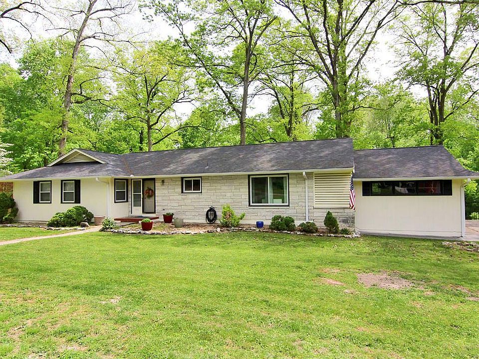 2nd image of 1111 Shady Ln
