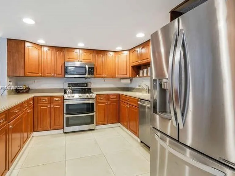 2867 W Trade Ave — Photo 8