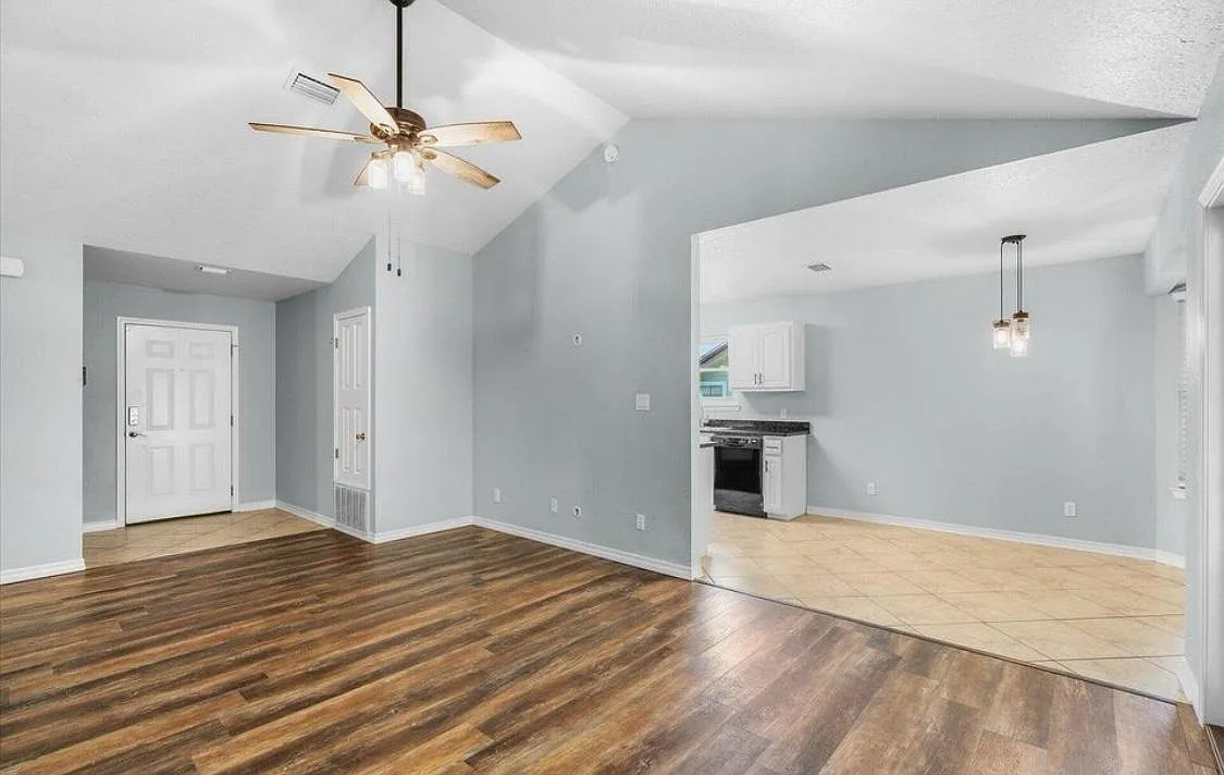 116 Fairoaks Dr — Photo 4