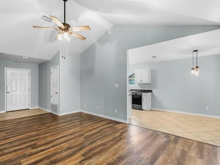 116 Fairoaks Dr — Photo 4