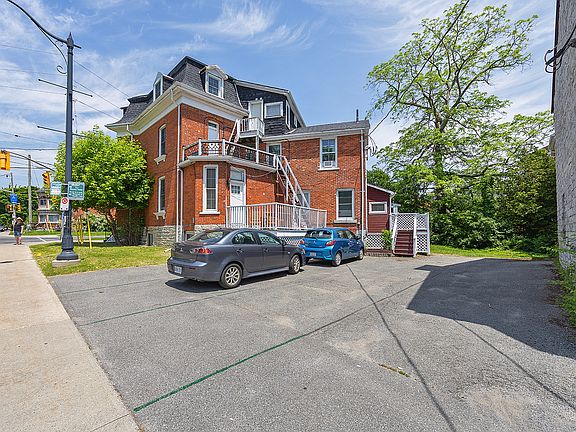4th image of 125 King St E #4