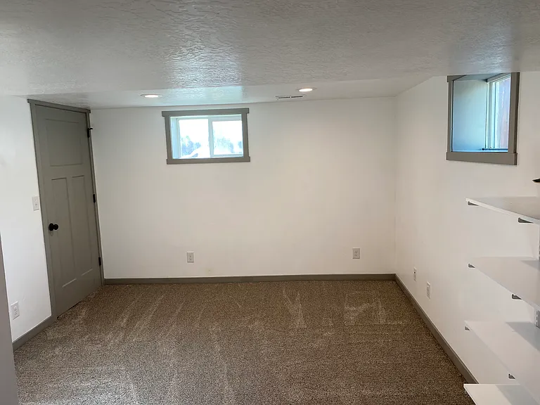 201 S Country Club Dr #BASEMENT — Photo 7