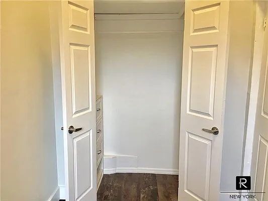 Rented by R New York | media 8
