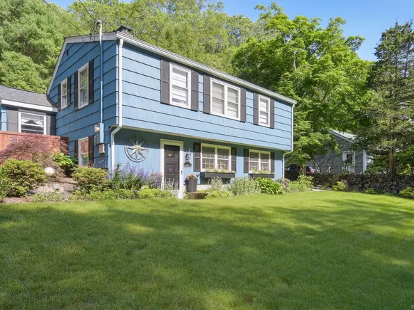 56 Giants Neck Road, East Lyme, CT 06357