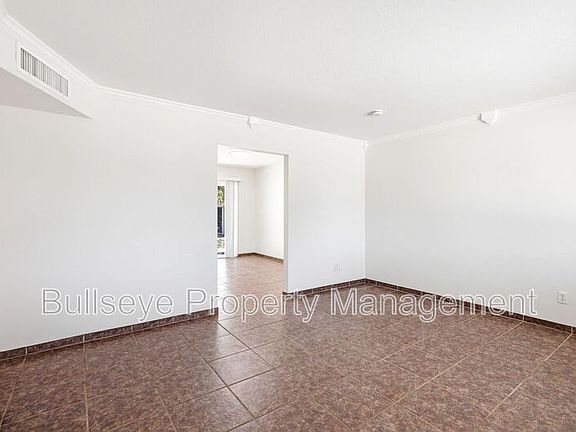 5th image of 250 E Park Ave