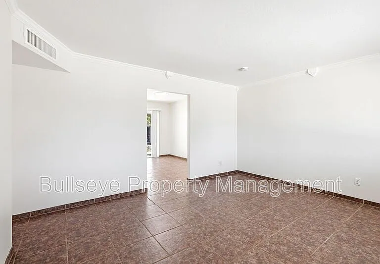 250 E Park Ave — Photo 5