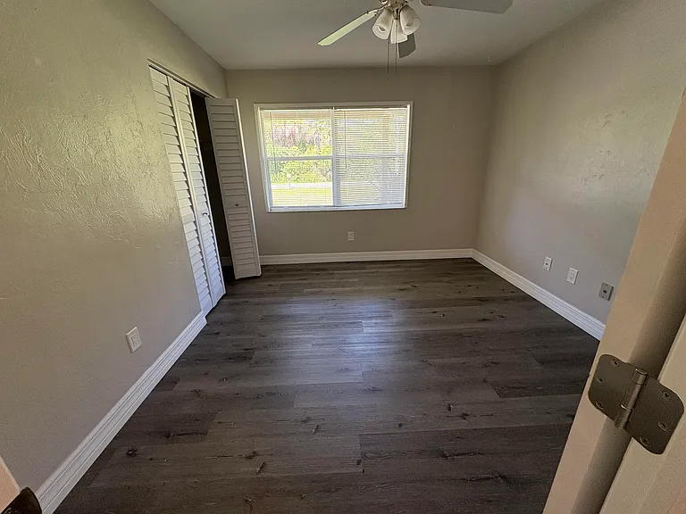 203 Esther St — Photo 35