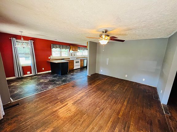 5th image of 718 Sherwood Dr