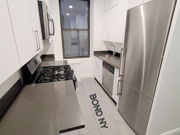 3rd image of 200 W 58th St APT 5B