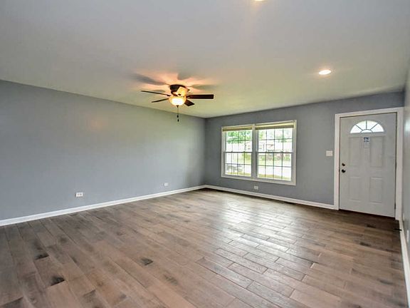 3rd image of 1445 Laurie Ln
