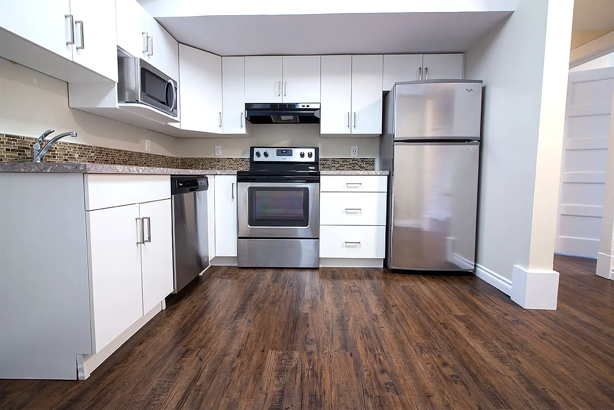 105 Clarke Street — Photo 4