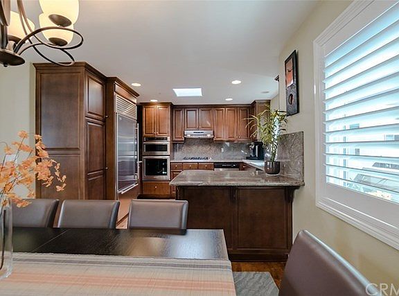 5th image of 1043 Sunset Dr