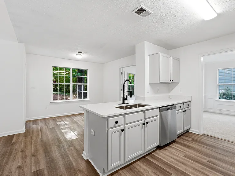 1369 Lamont Dr SW — Photo 10