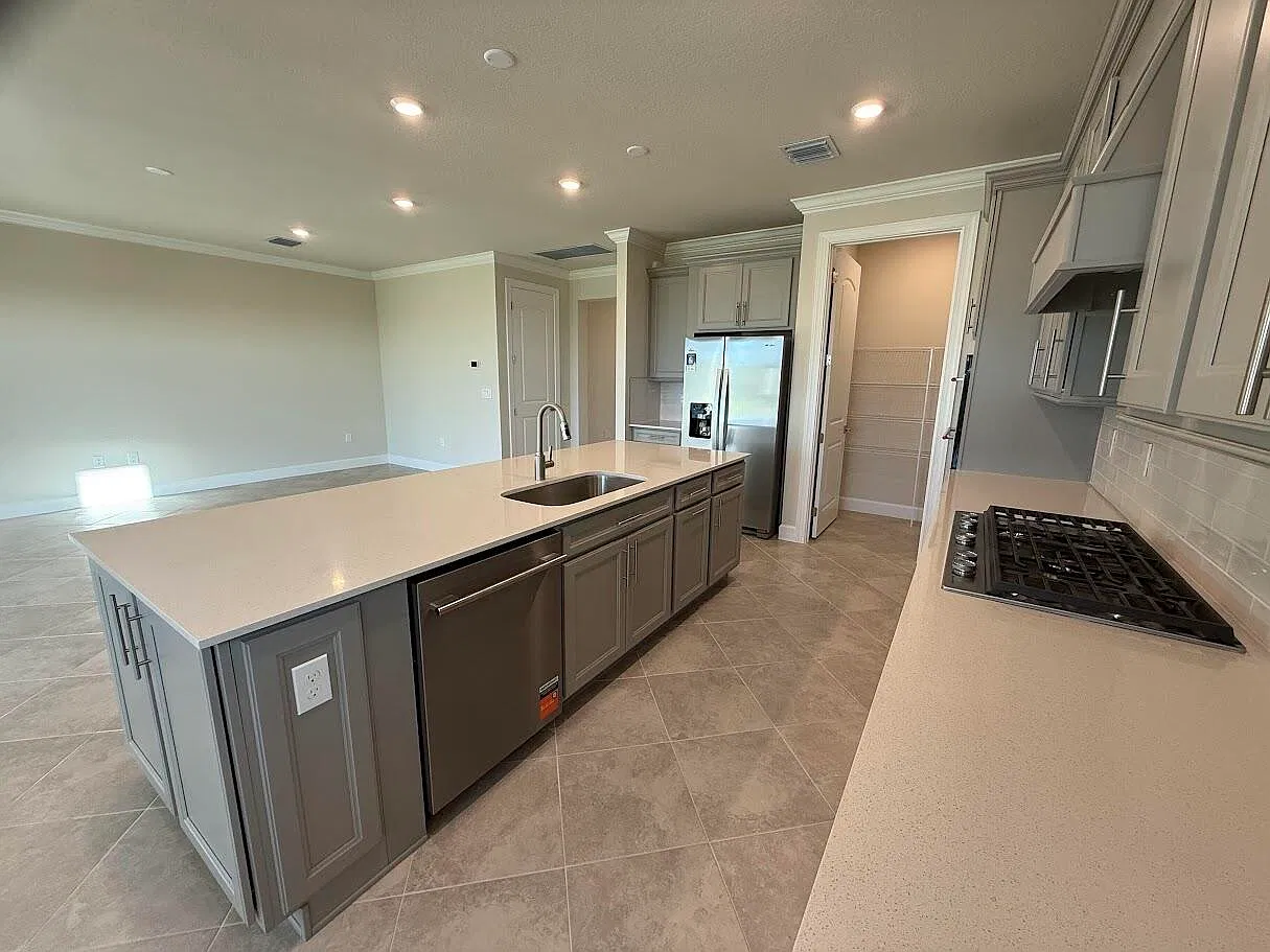 3 bed, 2.5 bath, 1670 sqft, $3,200 — Photo 4
