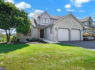 2700 Fairway Dr, York, PA 17402