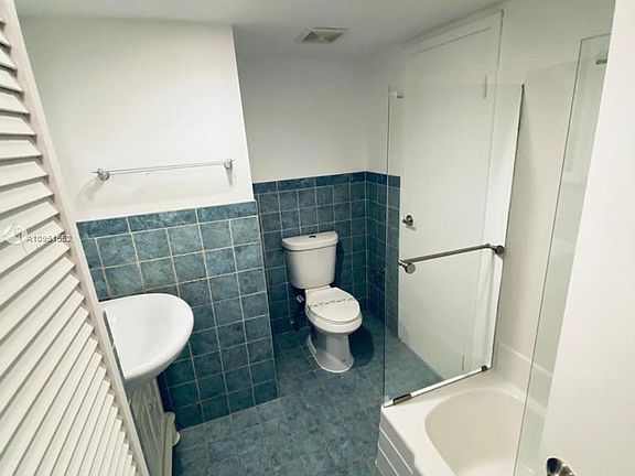 4th image of 2345 NE 135th St #304