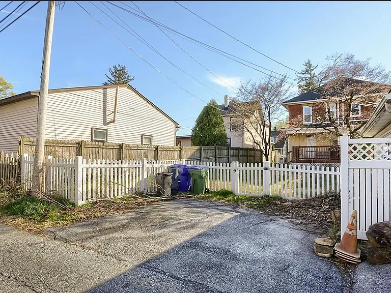 106 Shell St — Photo 4
