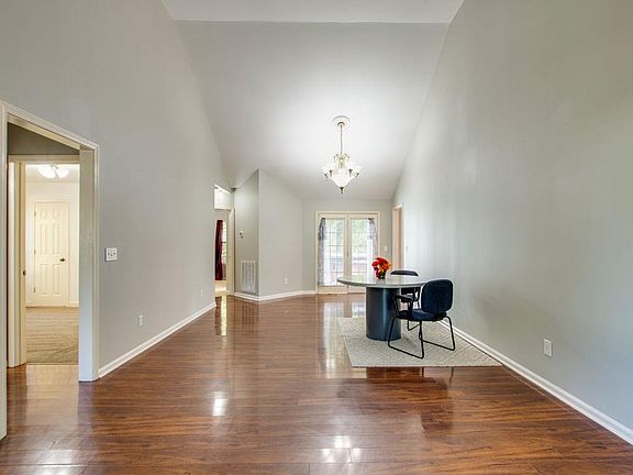 5th image of 106 Forrest Ln