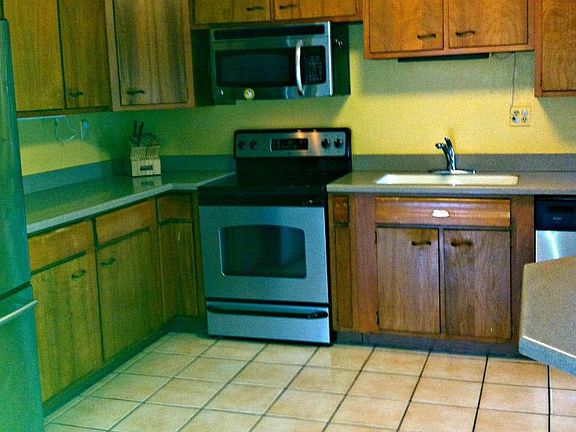 3rd image of 2735 Yorkshire Dr