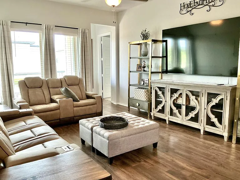 2516 Oxford Rdg — Photo 4