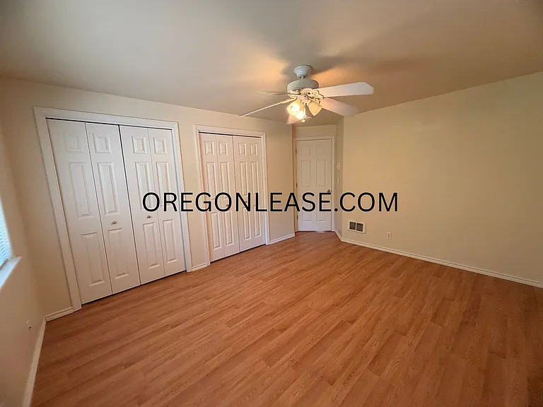 2 Bedroom Duplex in North Eugene — Photo 3