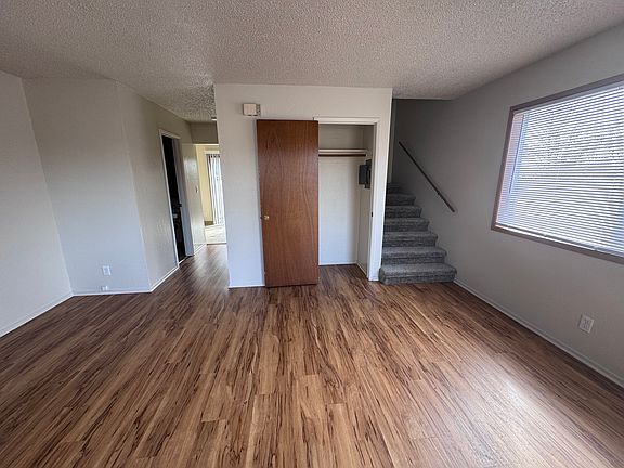 Entrance to living room/stairs