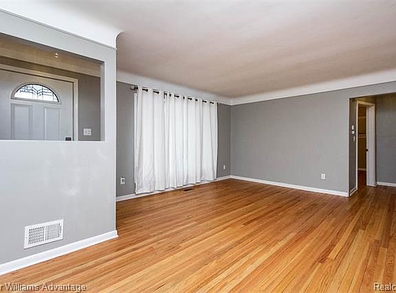 5th image of 33165 Cloverdale Ave