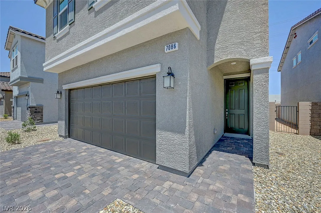 4 bed, 2.5 bath, 2079 sqft, $2,400 — Photo 4
