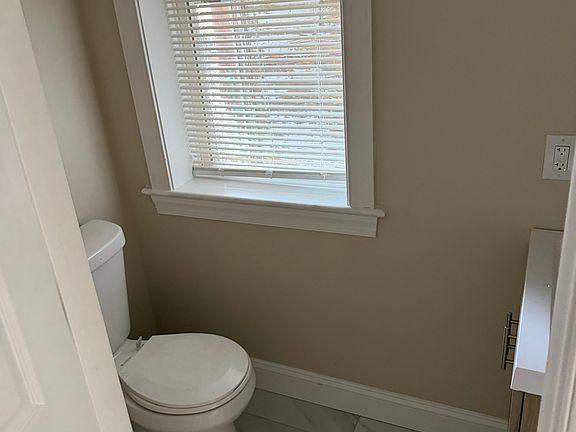 3rd image of 2709 E Monmouth St