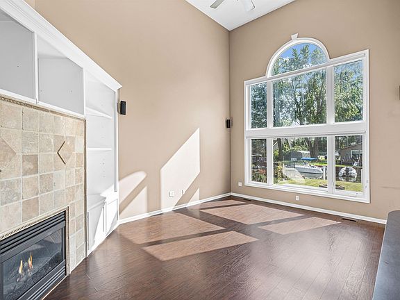 4th image of 37909 Sunnybrook St