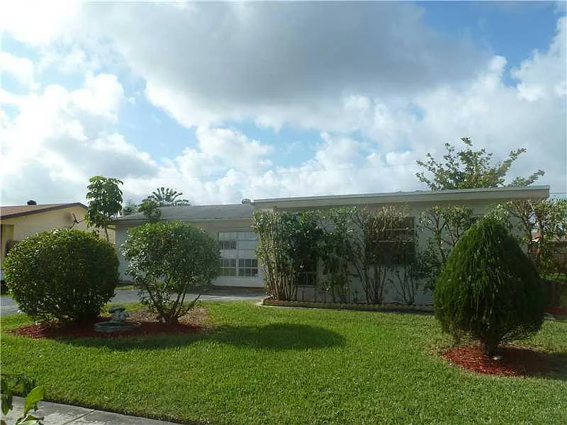 4 bed, 2.0 bath, 1247 sqft, $3,300 — Photo 2