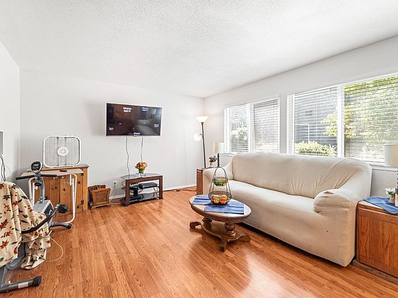 5th image of 107 Del Rio Court #2