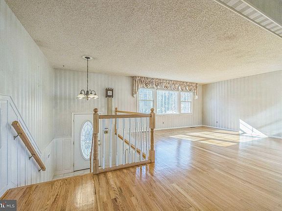 5th image of 741 Bentley Ln