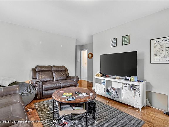 2nd image of 502 N Hagadorn Rd