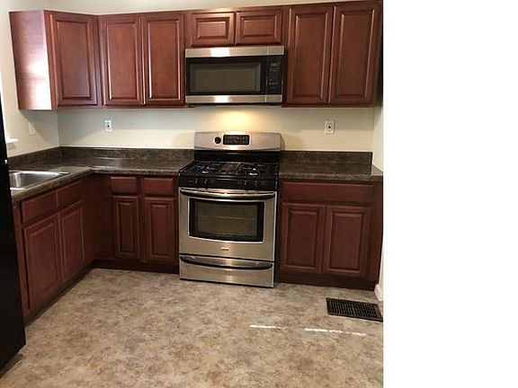 3rd image of 4255 N Darien St