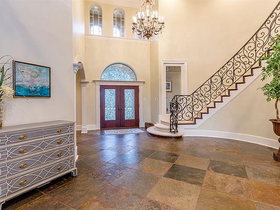 4th image of 15 Ellicott Way
