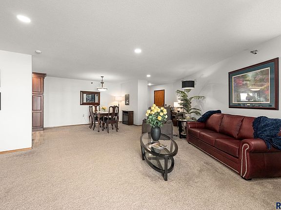 3rd image of 4609 S Oxbow Ave APT 202