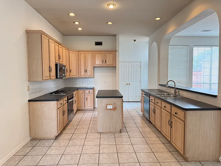 3024 Sawtooth Dr — Photo 8