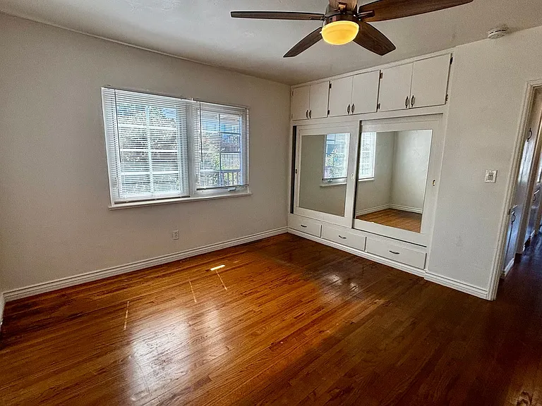 Large 2 bed 1 bath with private outdoor patio- Bankers Hill — Photo 18